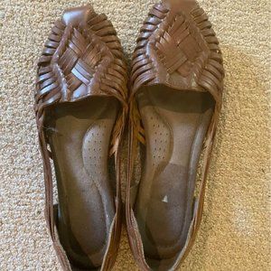 Natural Soul leather slip ons size 7 modern huraches